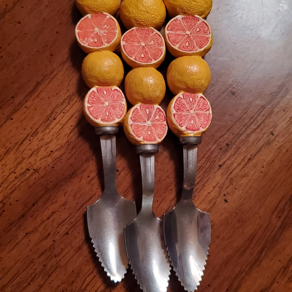 Boston warehouse stainless steel serrated spoons